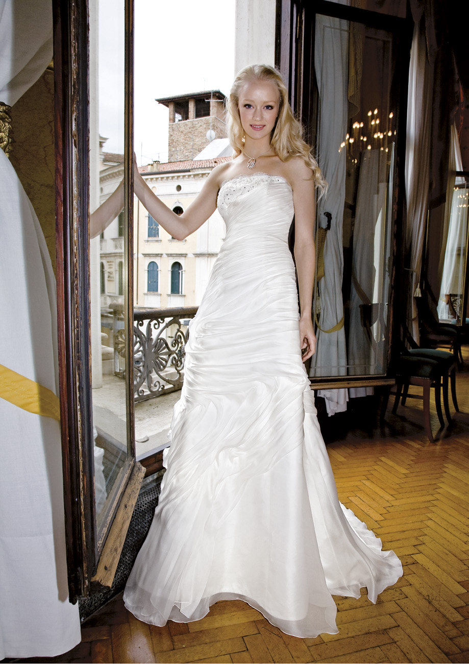 Suknia ślubna z Kolekcji Fabia Capri